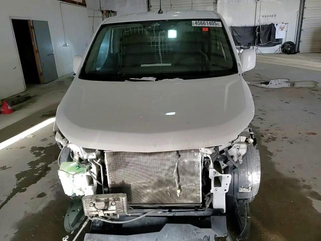 2017 Chevrolet Express - Image 10