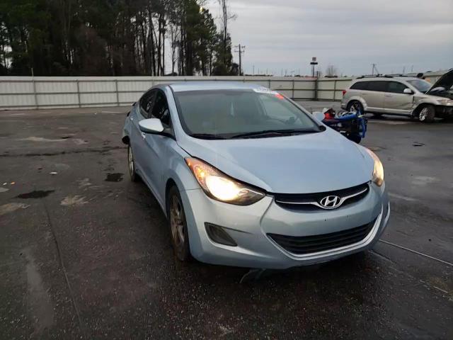 2011 Hyundai Elantra - Image 11