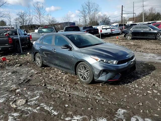 2023 Kia Forte - Image 11