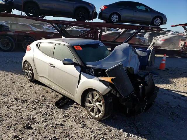 2016 Hyundai Veloster - Image 11