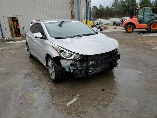 2016 Hyundai Elantra - Image 14