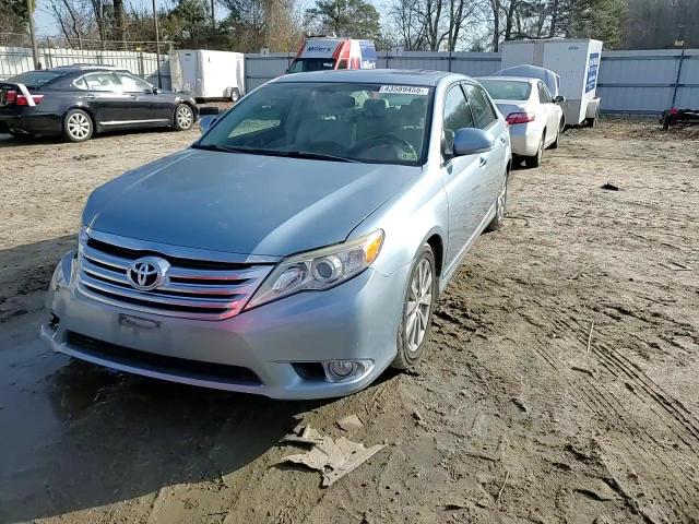 2011 Toyota Avalon - Image 10