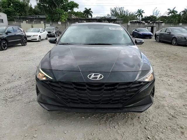 2022 Hyundai Elantra - Image 13