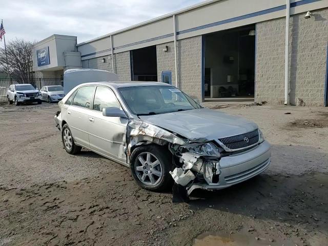 2001 Toyota Avalon - Image 10