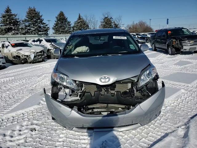 2017 Toyota Sienna - Image 11