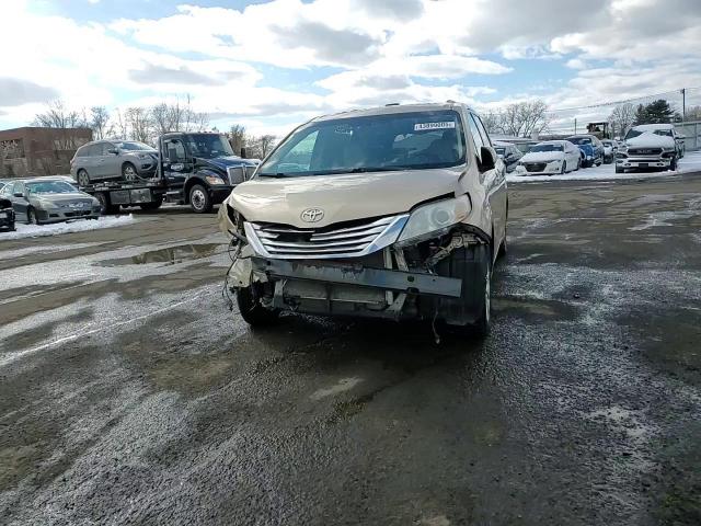 2012 Toyota Sienna - Image 14