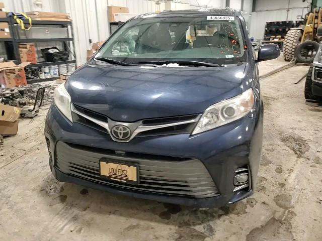 2019 Toyota Sienna - Image 12