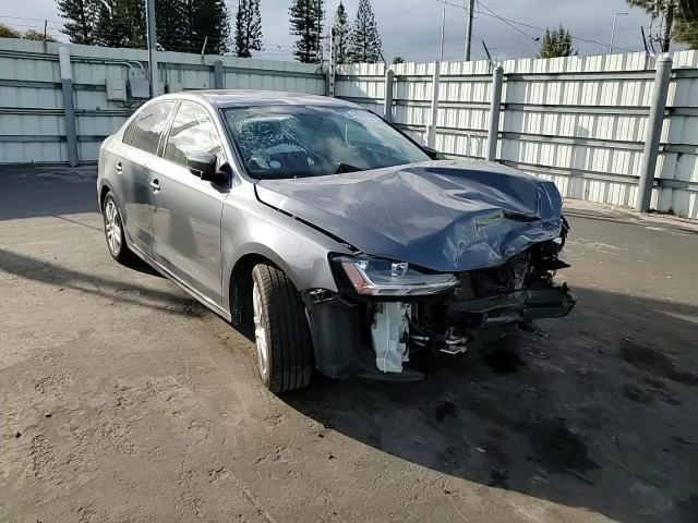2018 Volkswagen Jetta - Image 11