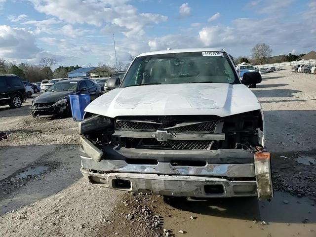 2005 Chevrolet Silverado - Image 11