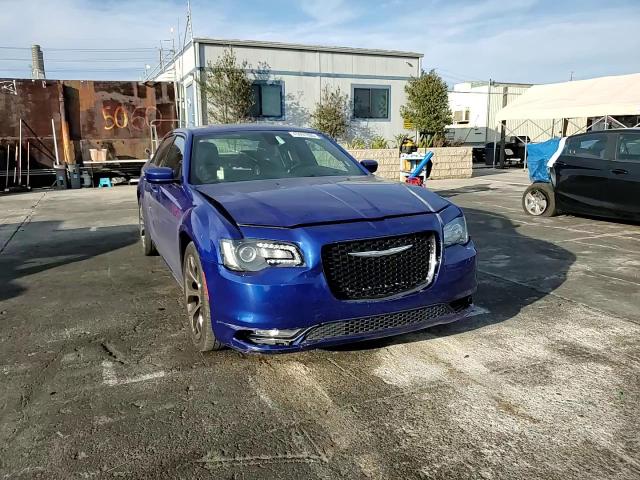 2018 Chrysler 300 - Image 11