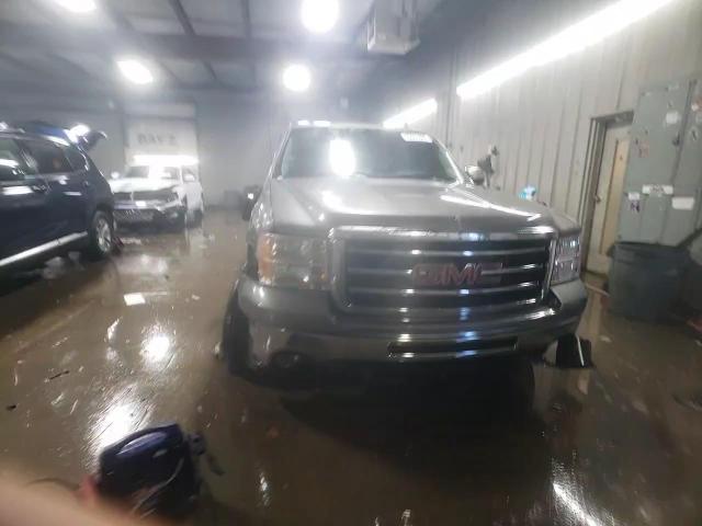 2013 GMC Sierra - Image 13