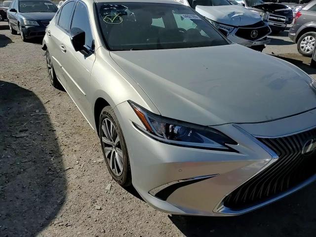 2020 Lexus ES - Image 11
