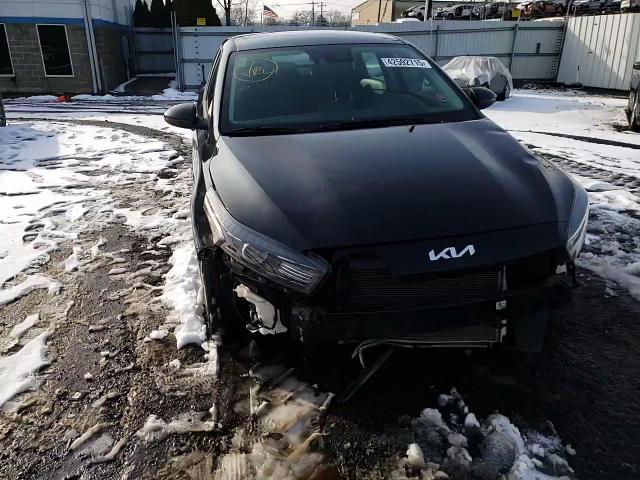 2022 Kia Forte - Image 11