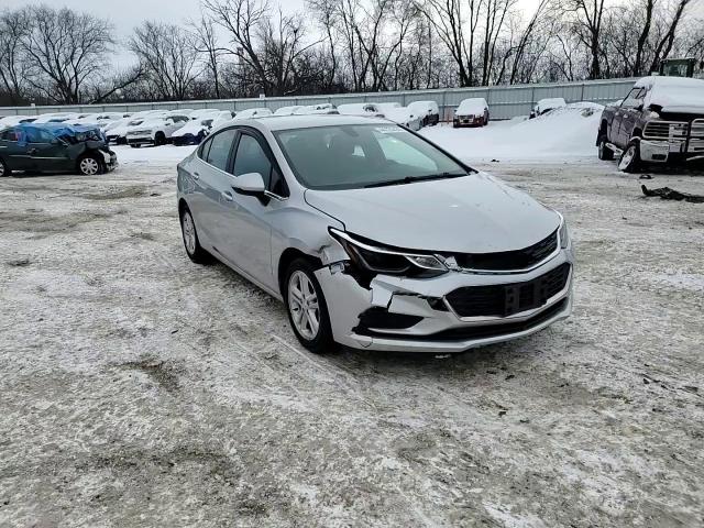 2018 Chevrolet Cruze - Image 13