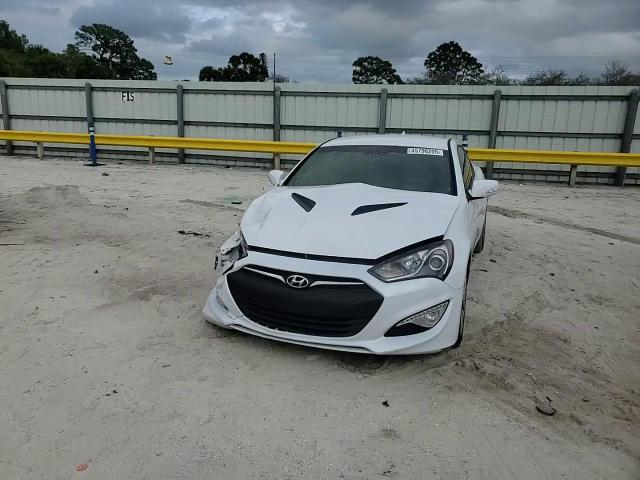2016 Hyundai Genesis - Image 10