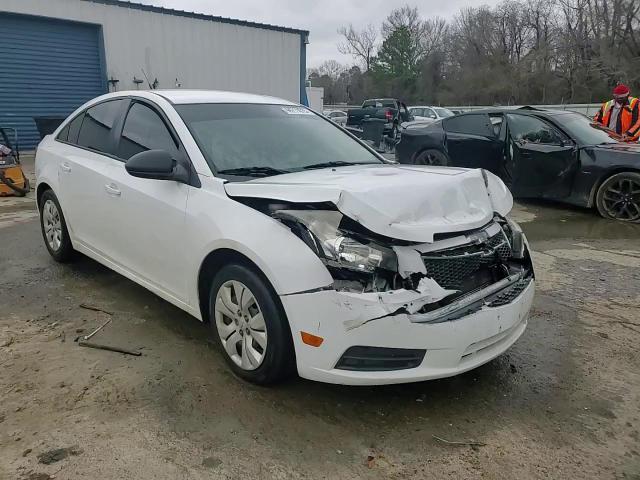 2013 Chevrolet Cruze - Image 13