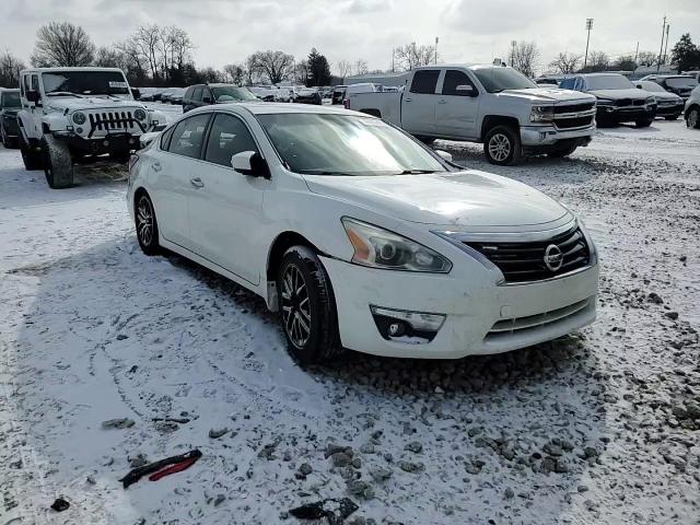 2015 Nissan Altima - Image 10