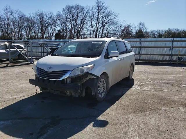 2016 Toyota Sienna - Image 12