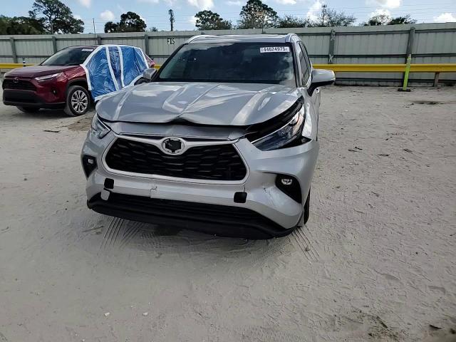 2021 Toyota Highlander - Image 11