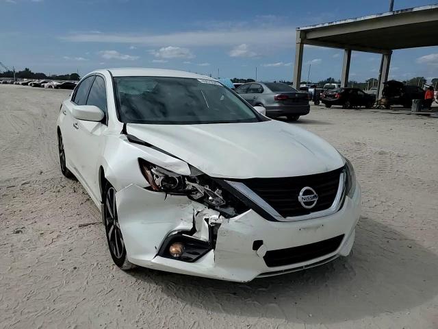 2018 Nissan Altima - Image 13