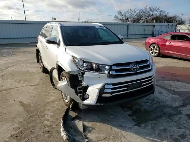2019 Toyota Highlander - Image 12
