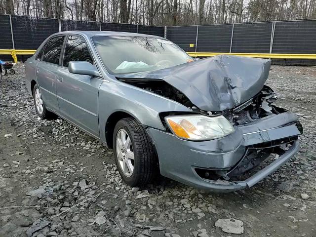 2004 Toyota Avalon - Image 10
