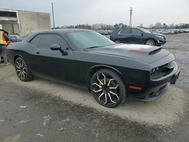 2016 Dodge Challenger - Image 11