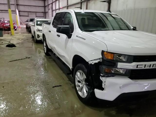 2022 Chevrolet Silverado - Image 13