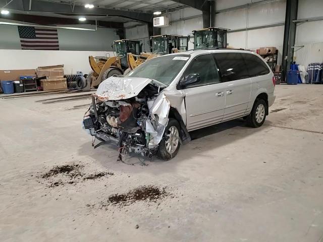 2002 Chrysler Town & Country - Image 12