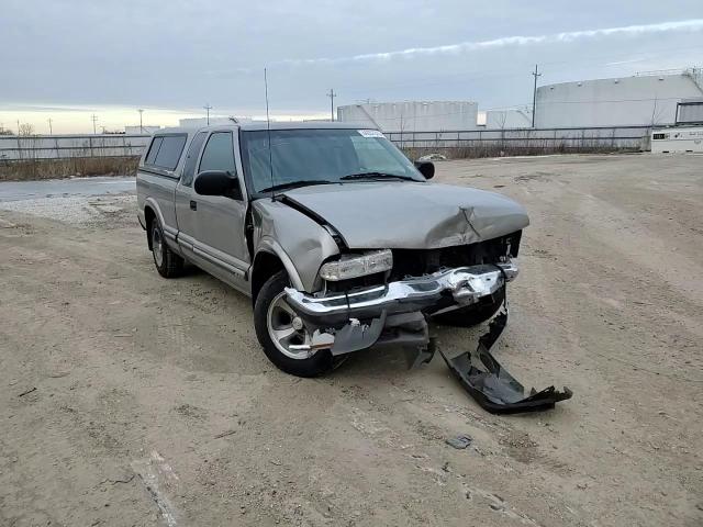 2001 Chevrolet S-10 Pickup - Image 10