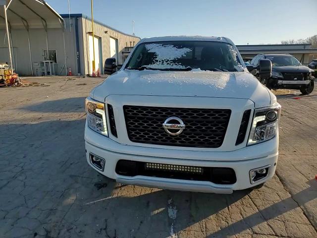 2018 Nissan Titan - Image 14