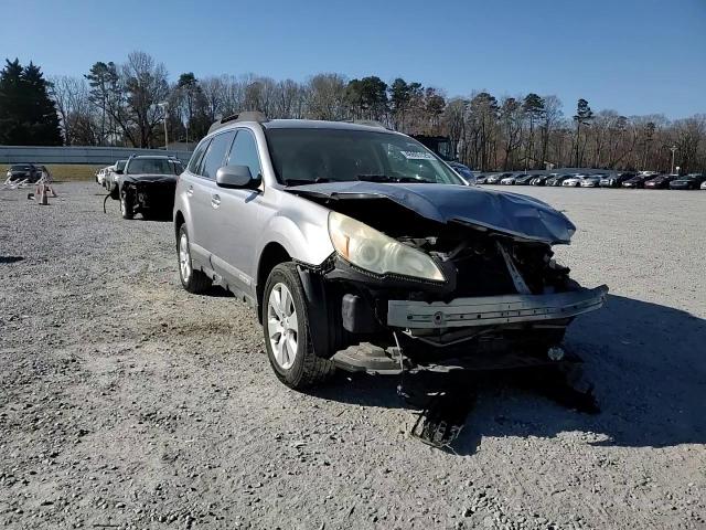 2010 Subaru Outback - Image 10