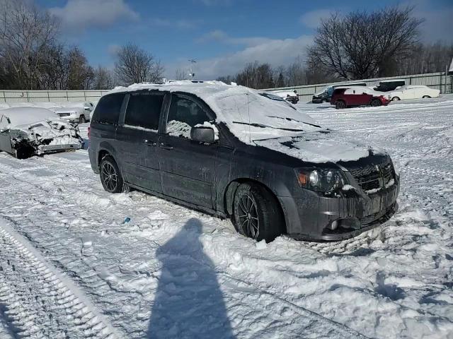 2017 Dodge Caravan - Image 12