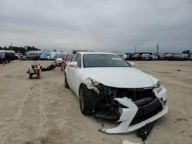 2014 Lexus IS - Image 10
