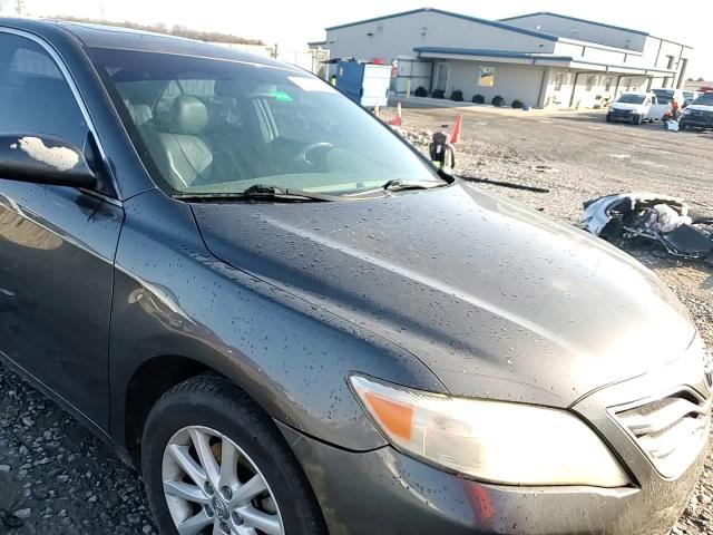 2011 Toyota Camry - Image 10
