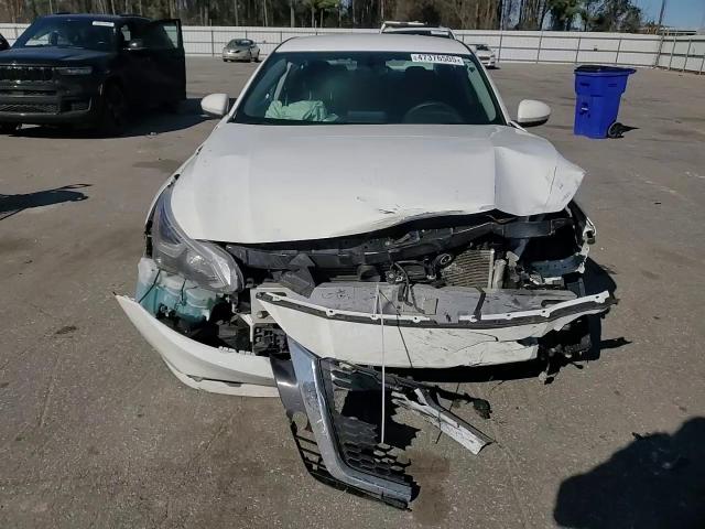 2019 Nissan Altima - Image 11