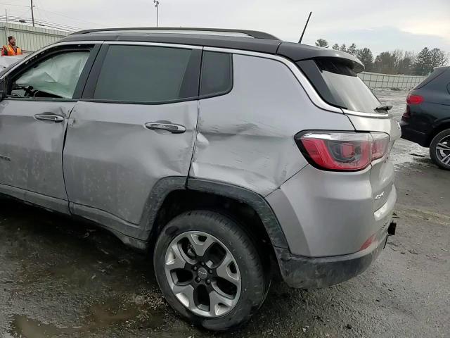 2018 Jeep Compass - Image 12