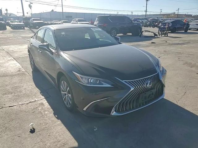 2020 Lexus ES - Image 11