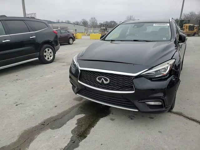 2017 Infiniti QX30 - Image 11