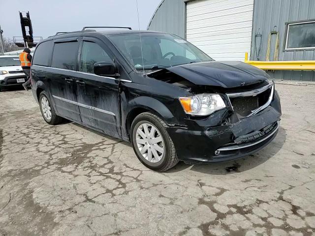 2015 Chrysler Town & Country - Image 11