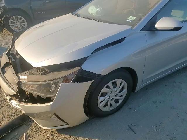 2019 Hyundai Elantra - Image 10