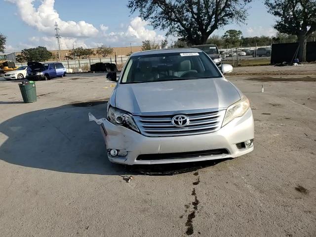 2011 Toyota Avalon - Image 11