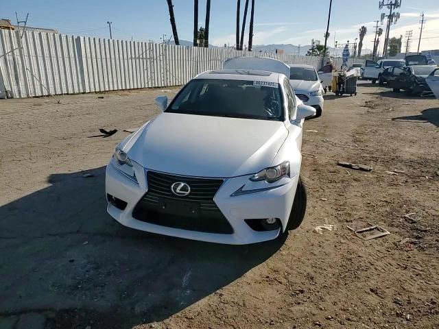 2016 Lexus IS - Image 11