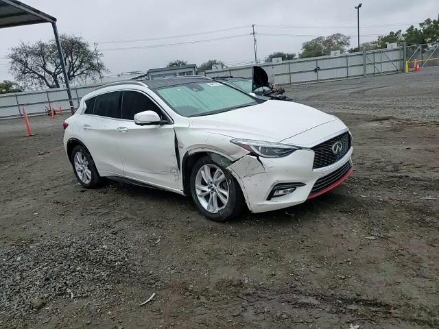 2017 Infiniti QX30 - Image 12
