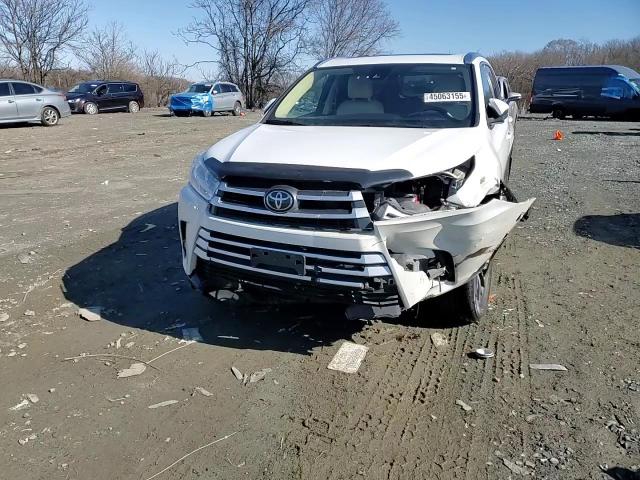 2017 Toyota Highlander - Image 12