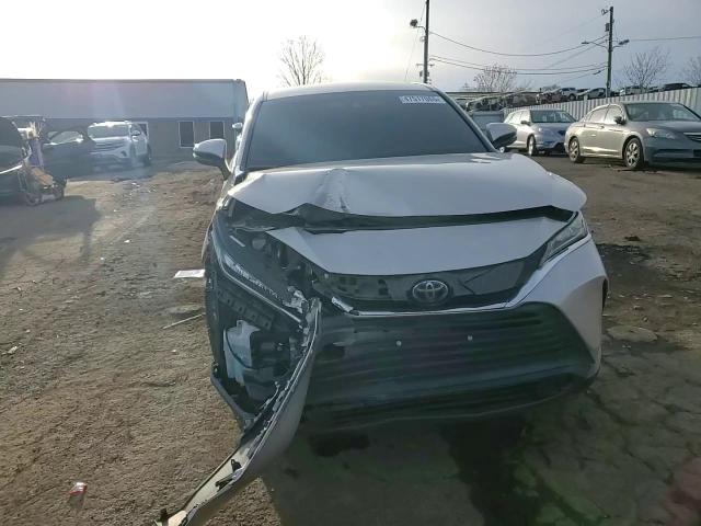 2021 Toyota Venza - Image 12