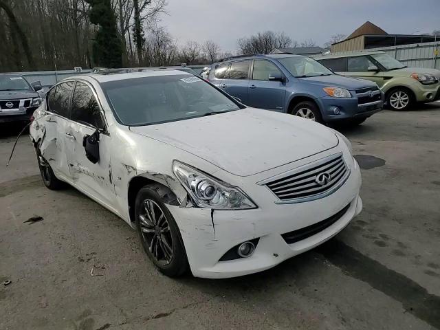 2015 Infiniti Q40 - Image 10