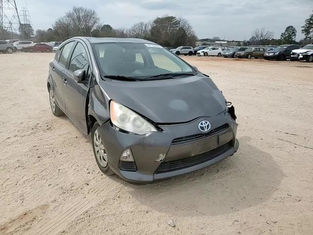 2013 Toyota Prius - Image 15