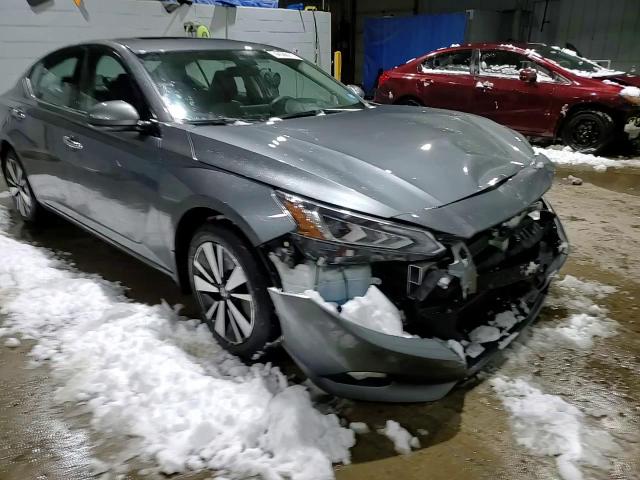 2021 Nissan Altima - Image 10