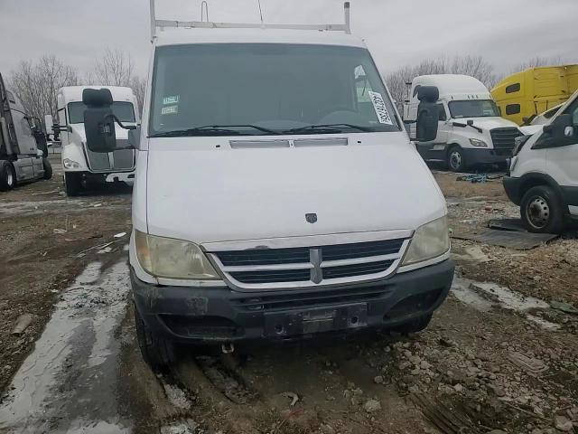 2005 Dodge Sprinter - Image 11